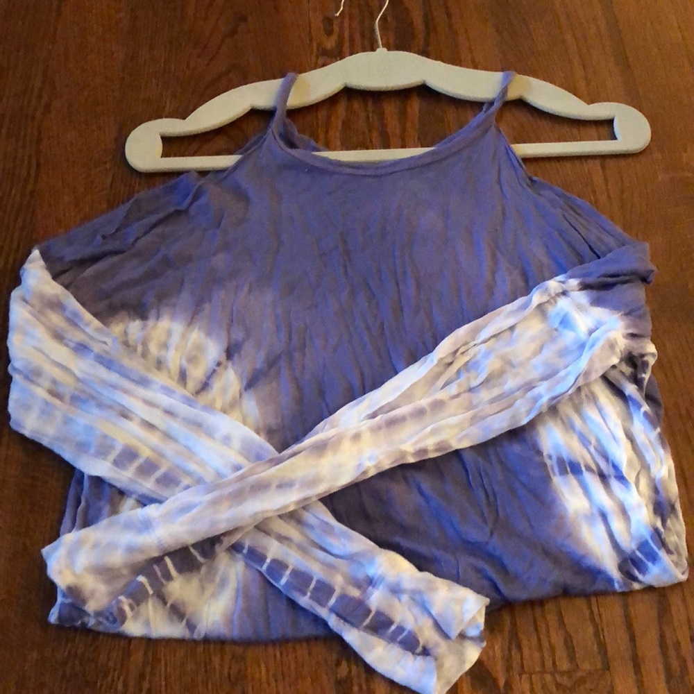 American able long sleeve top. - Picture 2 of 3